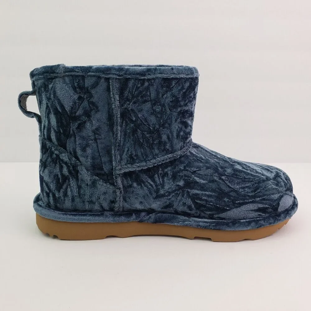 UGG Classic Mini II Girls Size 6Y Blue Velvet Pull On Warm Winter Boots 1142070K